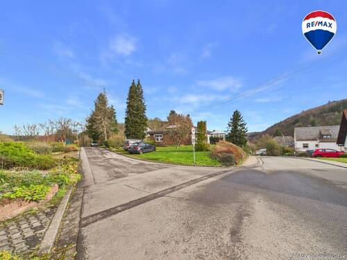 REMAX Immobilien DeLux Haus in Nohfelden / Türkismühle zu verkaufen - 4 Zimmer Bungalow in Nohfelden / Türkismühle