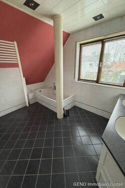 Badezimmer - 4 Zimmer Einfamilienhaus zum Kaufen in Achim