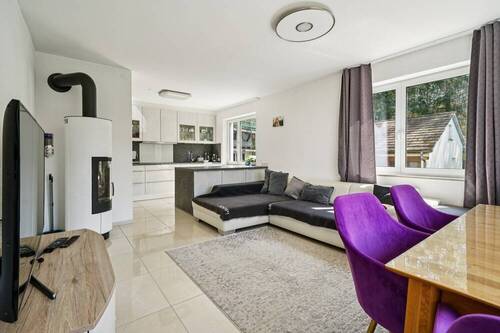 Wohnzimmer - 6 Zimmer Mehrfamilienhaus, Wohnhaus in Friedrichshafen