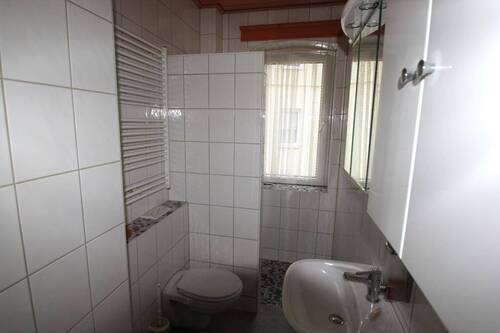 Bad 1 - 6 Zimmer Einfamilienhaus in Gera