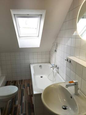 Bad - Einfamilienhaus mit 140,00 m&sup2; in Gera zur Miete