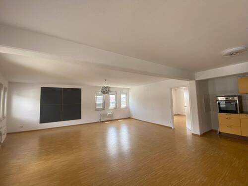 Geräumiges Wohnzimmer - Helle zentral gelegene 2.5-Zimmer Wohnung in Grenzach mit Balkon