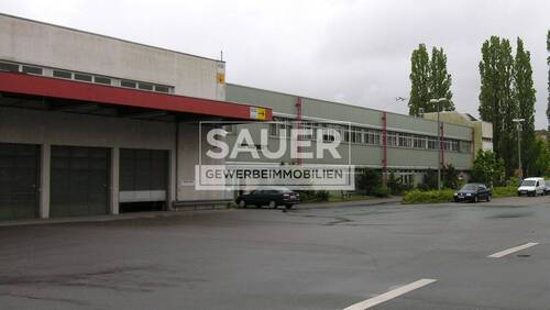 632 Gebäudeansicht mit Anlieferung - 4.230 m² ebenerdige Produktions-Lagerhalle inkl. ca. 680 m² Bürotrakt nahe Altstadt *1679*