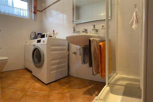 Badezimmer - 6 Zimmer Mehrfamilienhaus, Wohnhaus in Delmenhorst