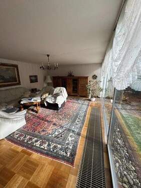 33 Wohnzimmer - im Boden eingelassene Heizung - 