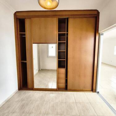 Schlafzimmer neben Wohnz. - 