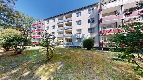 Hausansicht - Beste Aussichten für Paare - 2-Raum-Wohnung mit Balkon