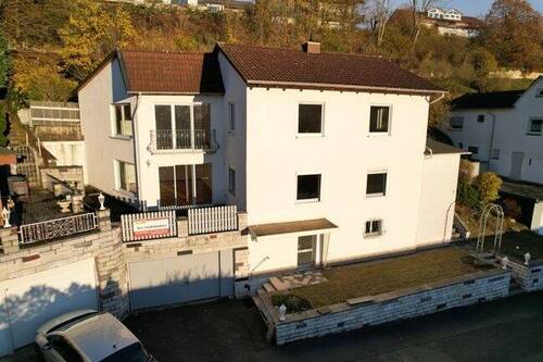 Seitenansicht - 7 Zimmer Einfamilienhaus zum Kaufen in Herborn / Seelbach