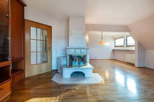 Wohn-/ Essbereich mit Kamin - 