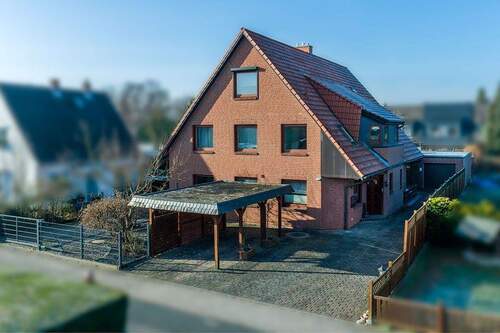 Ansicht - Top gepflegtes Zweifamilienhaus mit zwei Kaminen, Vollkeller und Garage in beliebter Ortslage