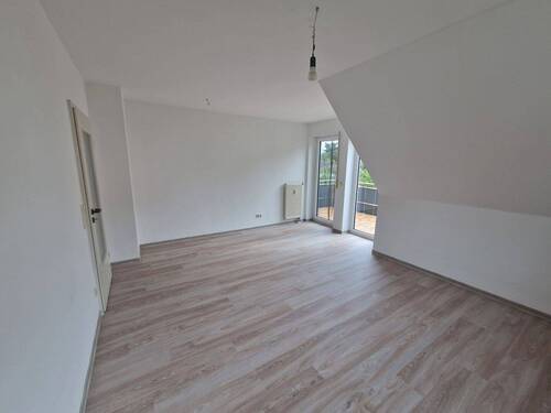 Wohnzimmer - Gemütliche 3- Zimmer Wohnung im Dachgeschoss