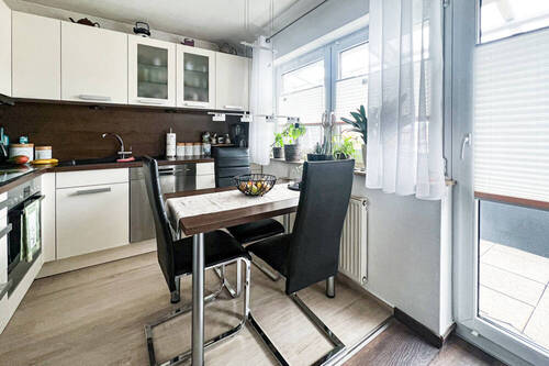 Küche mit Balkon - 