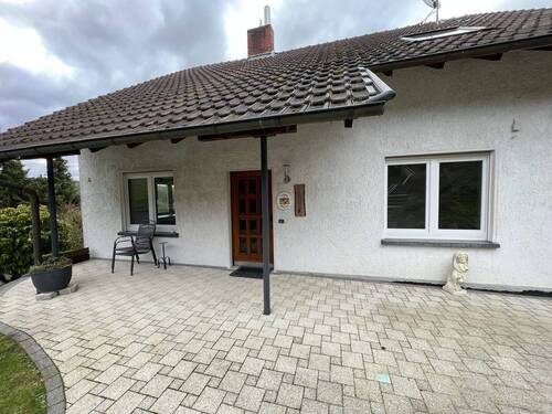Vorplatz _ Hauseingang - 