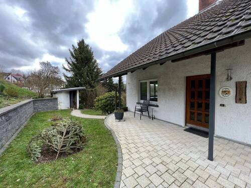 Vorplatz _ Hauseingang - 