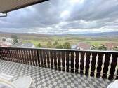 Balkon - **Komplett sanierte 3-ZKB-Wohnung mit Balkon Fernblick und neuwertiger EBK**