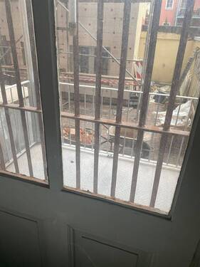 hofseitiger Zugang zum Balkon- aktuell noch nicht - 