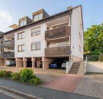 Großzügige 3-Zi-Hochparterre-Wohnung mit Balkon und schönem Ausblick in Langenzenn