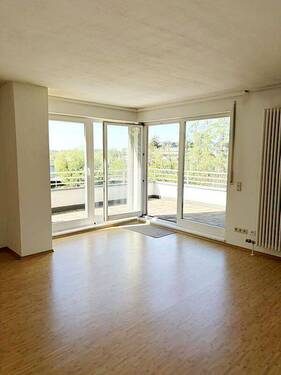 6 Wohnzimmer.JPG - 2 Zimmer Terrassenwohnung in Lauf