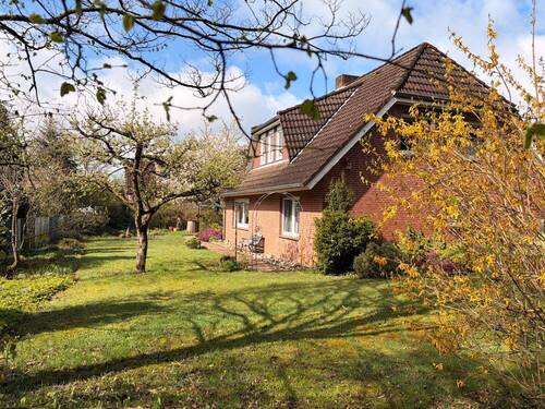 Außenansicht - Zweifamilienhaus mit Garage in Schneverdingen