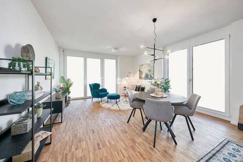 Wohnzimmer (Musterwohnung) - 3 Zimmer Etagenwohnung zur Miete in Pinneberg