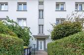 Vorderansicht - Altbautraum im Herzen des Kreuzviertels: 3 Zimmer mit Sonnen-Balkon!