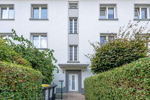 Vorderansicht - Altbautraum im Herzen des Kreuzviertels: 3 Zimmer mit Sonnen-Balkon!