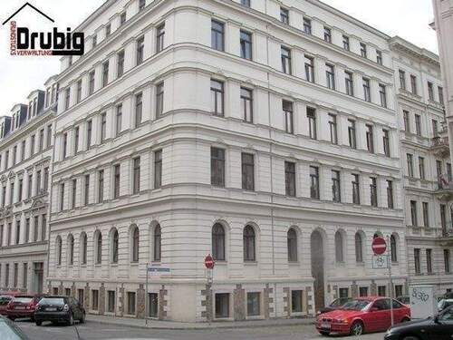 Straßenansicht - 3 Raumwohnung mit Parkett im Zentrum Südost