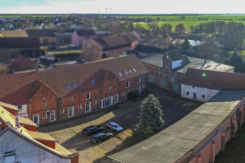 Blick in den Vier-Seitenhof - 1 Zimmer Mehrfamilienhaus, Wohnhaus zum Kaufen in Zörbig