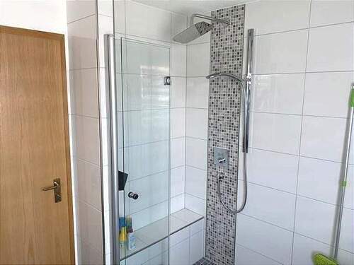 Bad I mit ebenerdiger Dusche - 