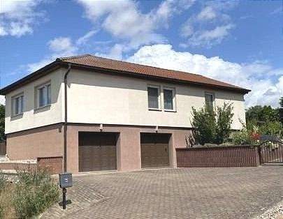 Einfahrt und Garagen - Einfamilienhaus mit 102,00 m² in Roßleben zum Kaufen