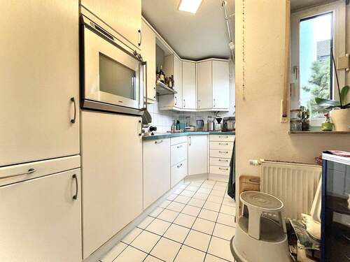 Lichtdurchflutete Küche - 