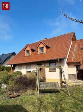 .. in Sonnenlage ! - Freistehendes Einfamilienhaus mit großer Doppelgarage und Blick ins Grüne !