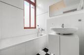 BADEZIMMER - Etagenwohnung mit 74,00 m&sup2; in Frankfurt am Main zum Kaufen