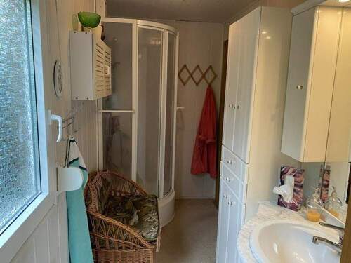 Bad mit Dusche - 