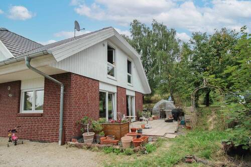 Außenansichjt Terrasse - 6 Zimmer Einfamilienhaus zum Kaufen in Farschweiler