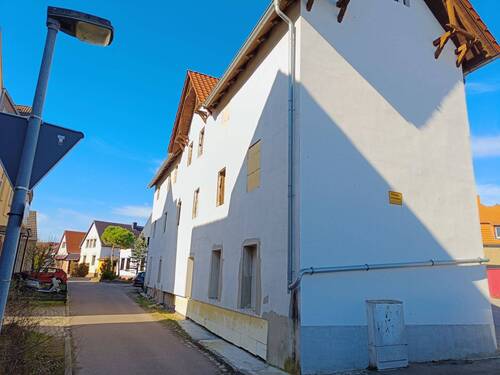 Seiten-Rückansicht - Mehrfamilienhaus, Wohnhaus mit 248,00 m&sup2; in Halle (Saale) zum Kaufen