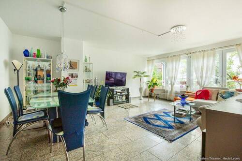 Wohnzimmer Bild 1 - 4 Zimmer Etagenwohnung zum Kaufen in Rheinfelden
