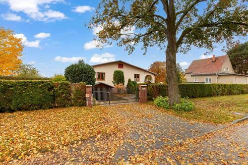 Straßenansicht - Einfamilienhaus in Teltow mit Südausrichtung, angrenzend an ein Naturschutzgebiet!