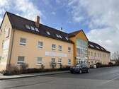 Hausansicht - Modern möblierte Arztpraxis in Bischofswerda wartet auf ihren neuen Mieter!