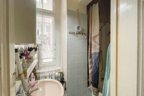 Dusche_und_Waschbecken - 