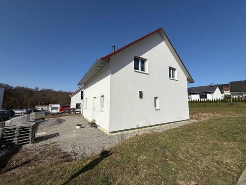 Seitenansicht - Einfamilienhaus mit 130,00 m&sup2; in Schleusingen zum Kaufen