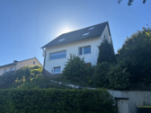 Hausansicht - Platz ohne Ende: Einfamilienhaus mit Einliegerwohnung und herrlichem Weitblick in Evingsen