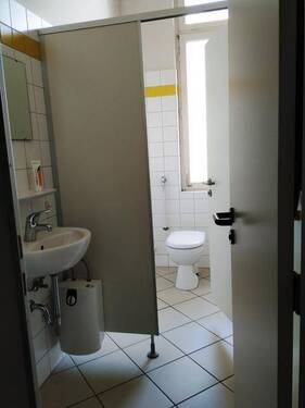 je ein WC für Damen und Herren - 