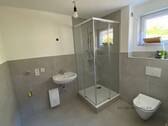 Duschbad mit Waschmaschinenanschluss - 2 Zimmer Etagenwohnung in Künzell-Pilgerzell