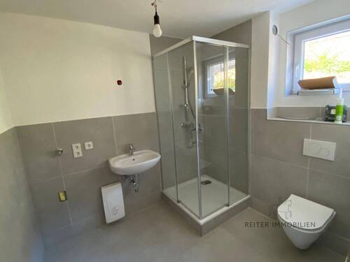 Duschbad mit Waschmaschinenanschluss - 2 Zimmer Etagenwohnung in Künzell-Pilgerzell