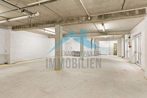 Ausstellungs-/Lagerfläche - 