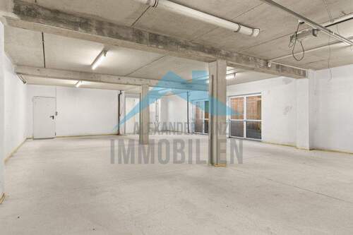 Ausstellungs-/Lagerfläche - 