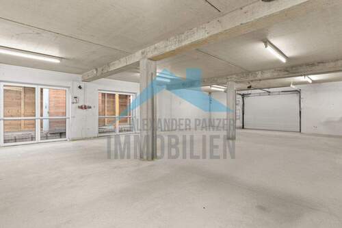 Ausstellungs-/Lagerfläche - 