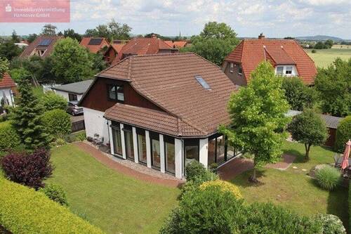 Außenansicht - Einzugsbereit und mit Wintergarten!
