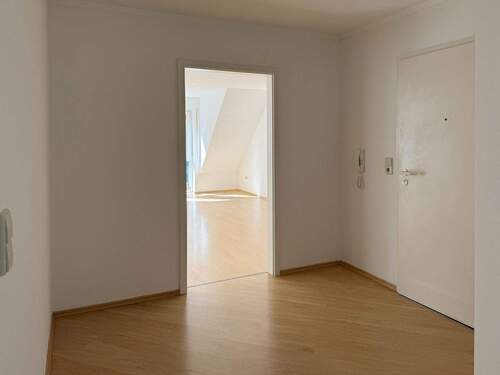 Flur - Blick ins Wohnzimmer - 